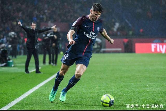 足球队员饮食与恢复计划（足球运动员营养与恢复方案）