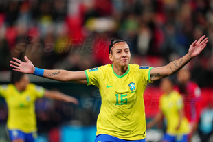 美记：德拉蒙德受伤后在球员通道坐上了轮椅（美媒：德拉蒙德受伤后在球员通道被推上轮椅）