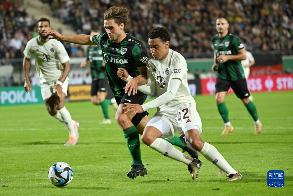 第21圈，诺里斯连过安东内利、塞恩斯、斯特罗尔、劳森，直接上到第4。