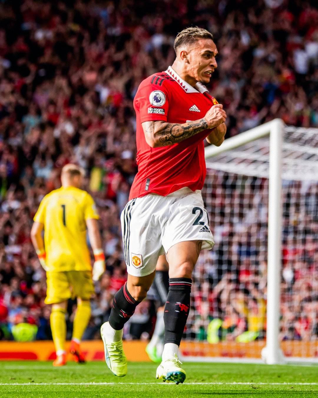 查马克：欣赏阿德利希望代表法国出战的坦率，不像谢尔基很装（查马克：赞阿德利坦言愿为法国效力，谢尔基则显得做作）