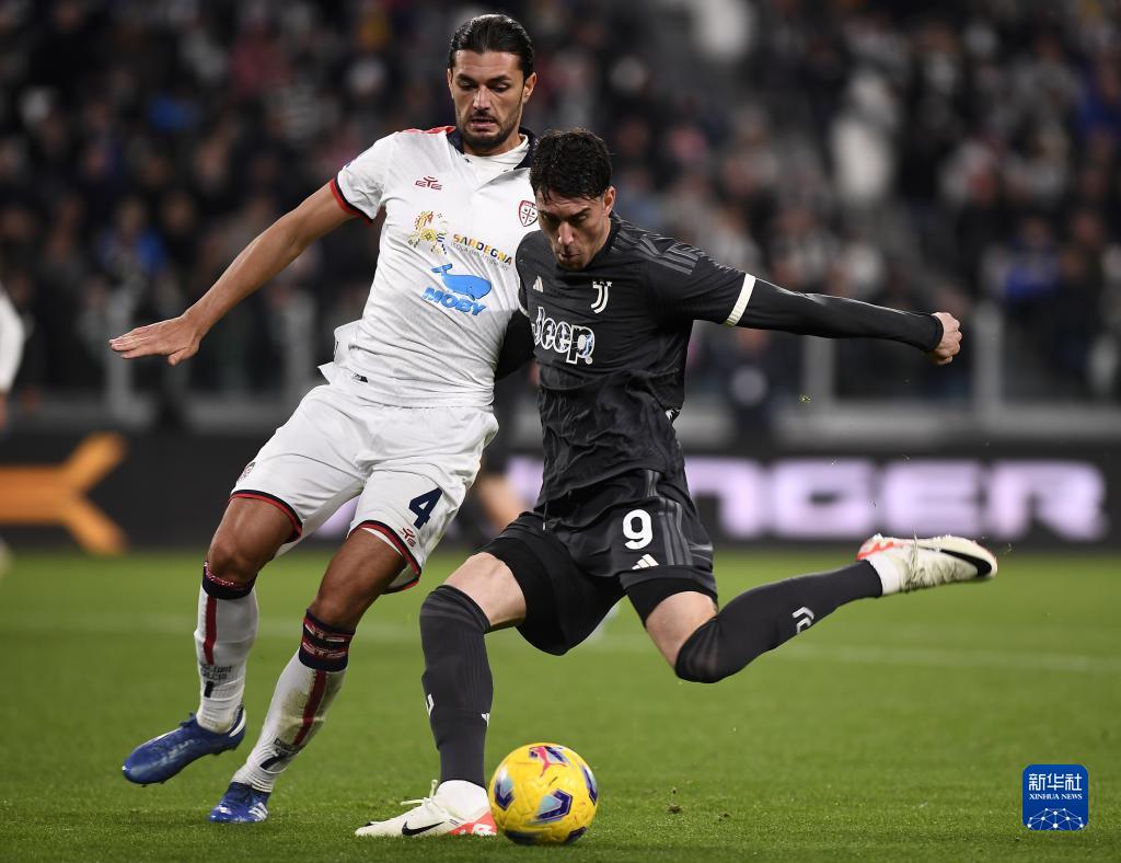 德劳伦蒂斯：孔蒂正带领球队重回正轨，球员也听从了他的指示（德劳伦蒂斯：孔蒂率队回到正轨，球员严格执行其要求）