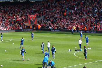 弗兰克：我不同意斯洛特的意见，范德芬不铲抢就不是合格后卫（弗兰克反驳斯洛特：不铲抢的范德芬称不上合格后卫）