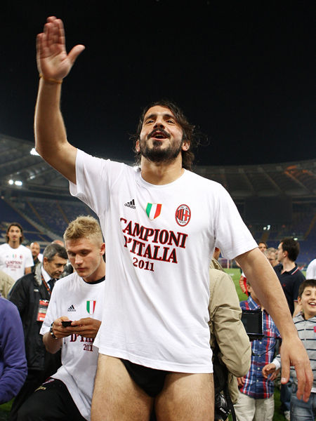 明年加盟切尔西，萨特帕耶夫成首位欧冠进球的哈萨克斯坦球员（萨特帕耶夫将于明年加盟切尔西，成为哈萨克斯坦球员欧冠破门第一人）