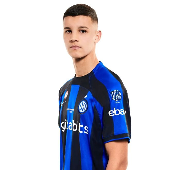 媒体人：阿奇姆彭很职业、不惹事，配得上在中超挣得每一分钱（媒体人：阿奇姆彭敬业不惹事，在中超拿到的每一分钱都名副其实）