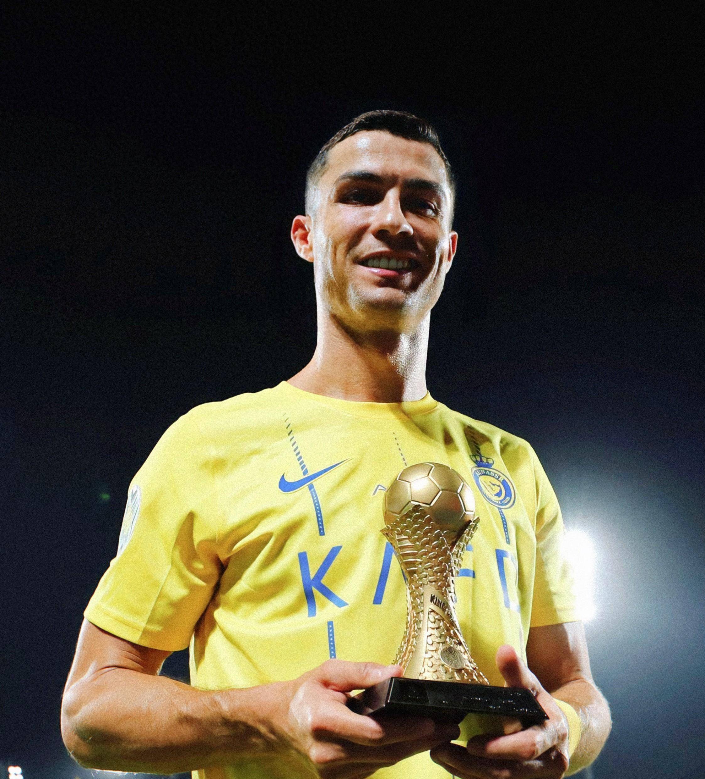 阿尔卡拉斯为了表演赛也是拼了，不过这种e人性格观众是肯定愿意买票的（阿尔卡拉斯为表演赛也拼尽全力，这种外向性格观众更愿买单）