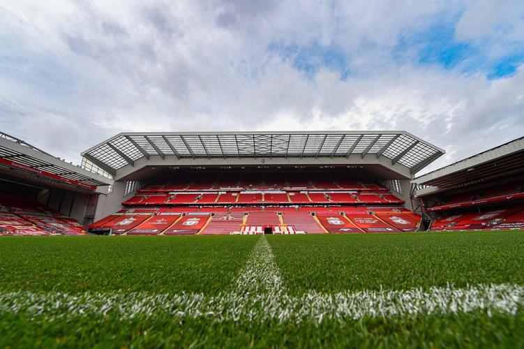 球星连续制造杀伤，把对手打崩（球星火力全开连番冲击，令对手崩盘）